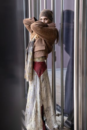 SVILENA SUKNJA S KONTRASTOM